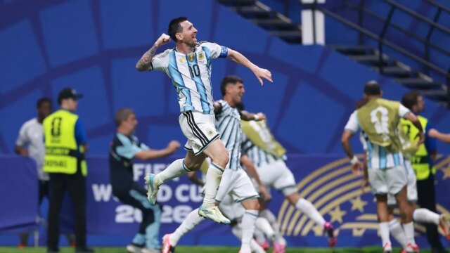 messi-celebrate-7726.jpg