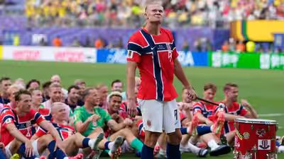norways-erling-haaland-leads-teammates-in-a-viking-style-boat-row-celebration.jpg