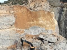 Sete mortos no desabamento de uma pedra em uma pedreira nos arredores de Bengaluru, o número de mortos provavelmente aumentará