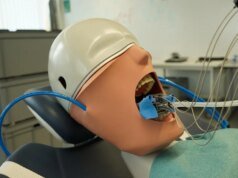 Nuevo robotic dental se acopla a los dientes del paciente para perforarlos