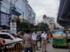 El cuello de botella del tráfico en las afueras del centro comercial Sarath Metropolis Capital Mall deja a los automovilistas varados durante horas en el corredor Gachibowli-Miyapur; paso subterráneo, pasarela elevada inclinada