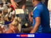 ‘De volta ao bar!’ | Fan derrama bebida tentando pegar Axar seis!