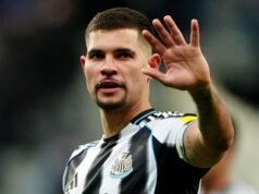 Capitão do Newcastle, Guimarães, diz ao clube que quer ingressar no Arsenal