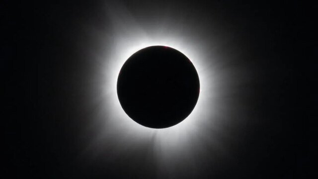 solar-eclipse-at-totality.jpg