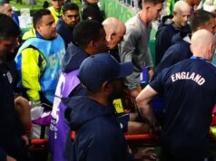 El inglés Jordan Henderson, descartado oficialmente después de que una extraña caída le provocara una fractura, opta por la cirugía