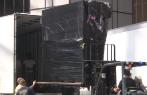 Tripulaciones descargando equipos fuera de MSG, alimentando los rumores de boda de Taylor Swift y Travis Kelce