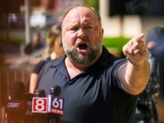 Comentario: A Tim Heidecker no le preocupa que Alex Jones explote, metafóricamente hablando