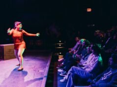 La comedia le salvó la vida. Ahora ‘Made in America’ de Teruko Nakajima está salvando a otros