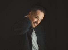 Incluso si conoces los clips de trabajo de su público y no su nombre, el comediante Jeff Arcuri está listo para conocerte.