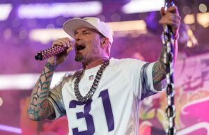 Vanilla Ice explica por que ele sempre ‘levantará a bandeira’ em seus reveals depois de dobrar no present Freedom 250
