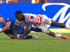 A estrela da Copa do Mundo dos EUA, Folarin Balogun, recebe polêmico cartão vermelho durante a partida das oitavas de remaining